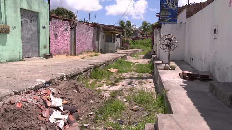 Calendário em Rua no Sesi, em Bayeux: Rua Maria Guedes sofre com alagamentos constantes, inclusive com a água invadindo as casas dos moradores