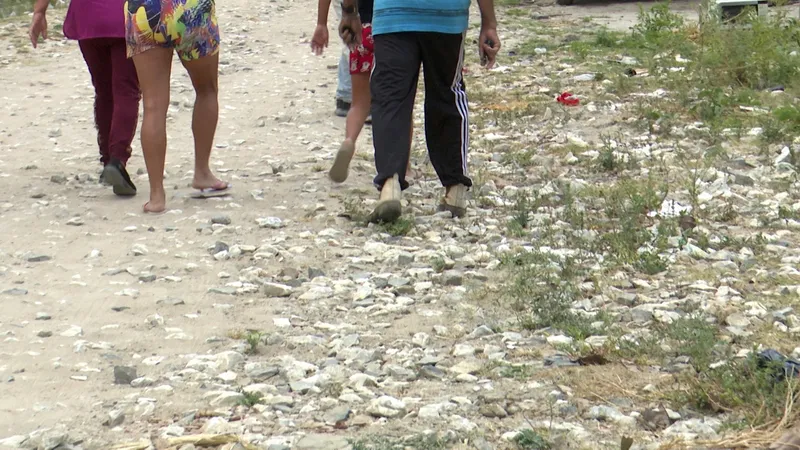 População da Rua Campo Grade espera calçamento há quase um ano.