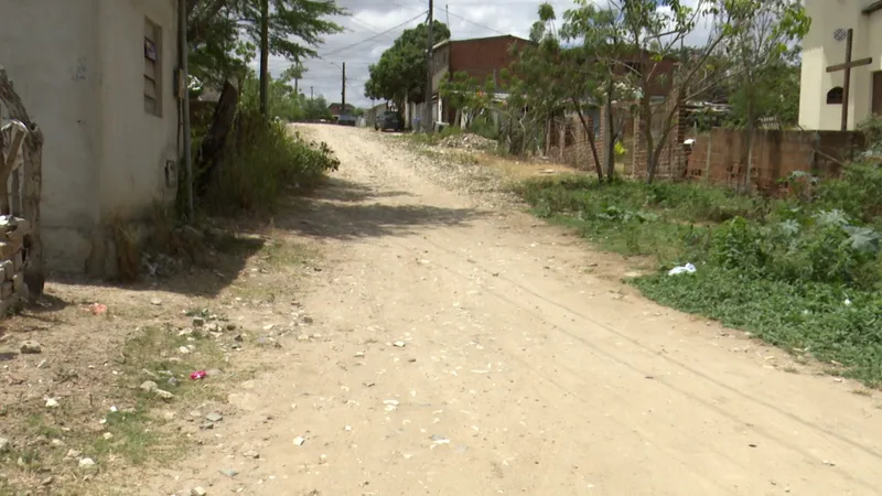 Calçamento da rua foi prometido pela gestão municipal.