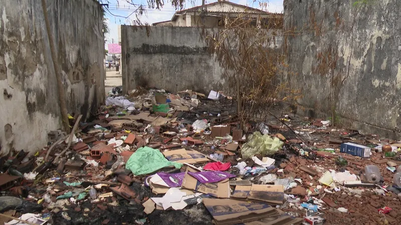 Calendário JPB em escola abandonada no Funcionários II, em João Pessoa