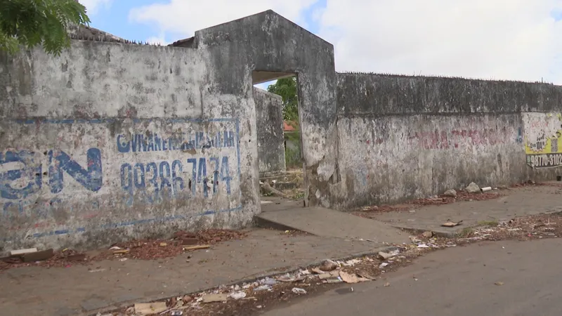 Calendário JPB em escola abandonada no Funcionários II, em João Pessoa