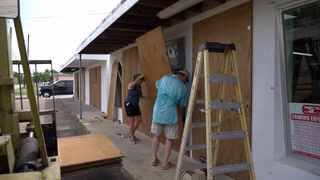 Texas residents gear up for Hurricane Beryl