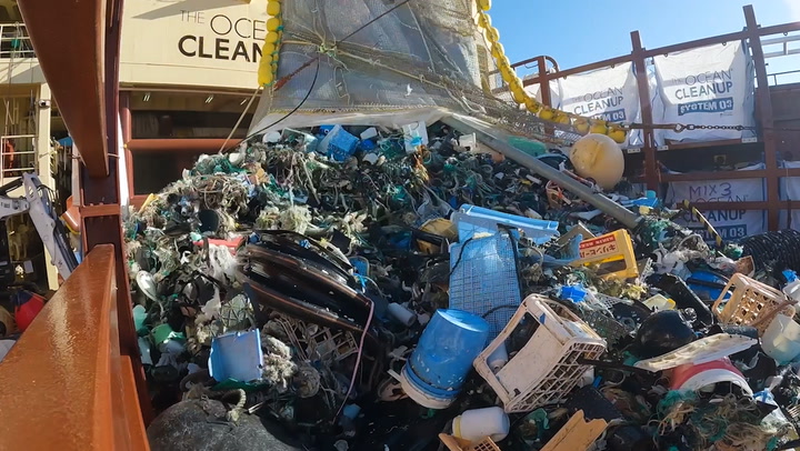 Mission to clean up world's biggest floating rubbish dump