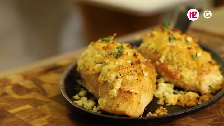 Thumbnail - O chef Pedro Kucht ensina a preparar uma receita de dar água na boca com a qualidade dos produtos Kajory: peito de frango com crosta de parmesão. Bora fazer?