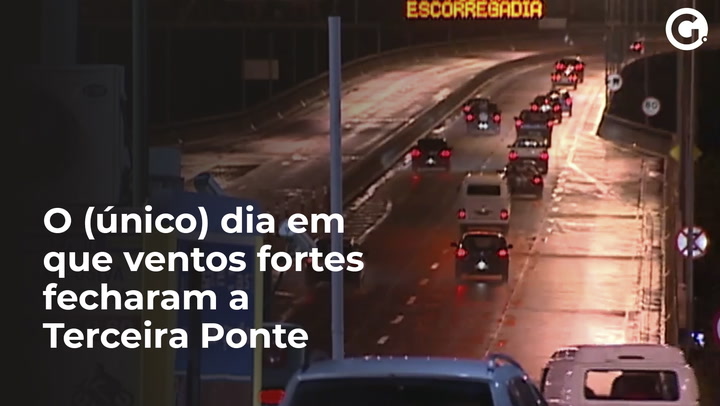 Thumbnail - Em novembro de 2010, foi registrada velocidade dos ventos acima de 119 km/h e o trânsito na ponte foi completamente interrompido. Outros transtornos ocorreram na Grande Vitória