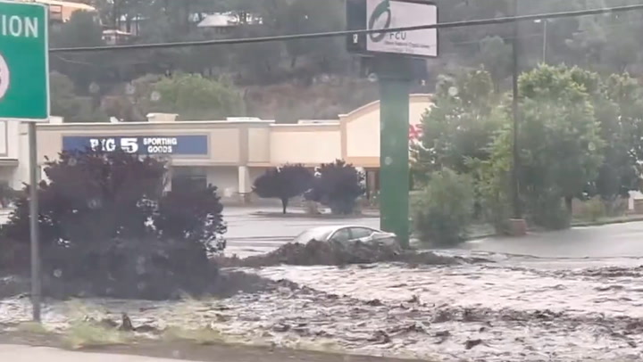 Cars swept away in New Mexico flash floods