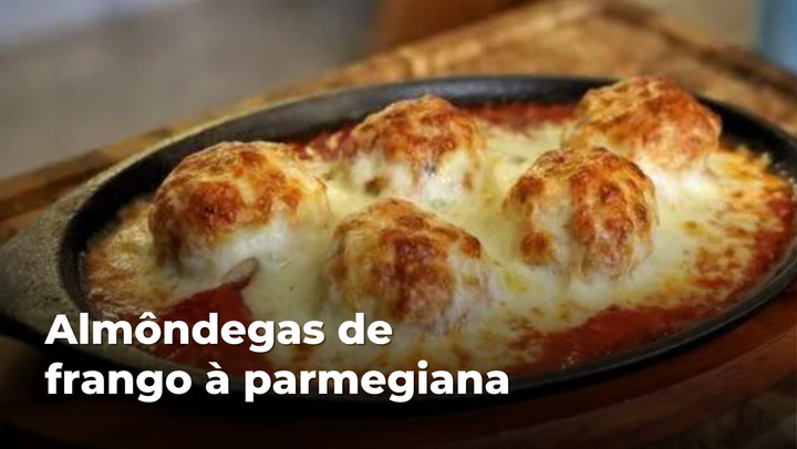 Thumbnail - O chef Pedro Kucht preparou uma receita deliciosa usando a carne moída de frango Kajory: almôndegas de frango à parmegiana.