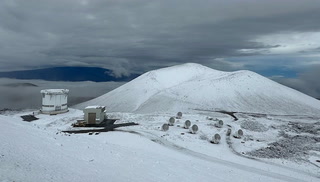 Accumulation de neige sur un mont d'Hawaï