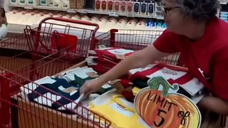 Trader Joe’s employee guards viral $2.99 mini tote bags after restock