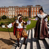 Hampton-Court-Palace-And-Maze