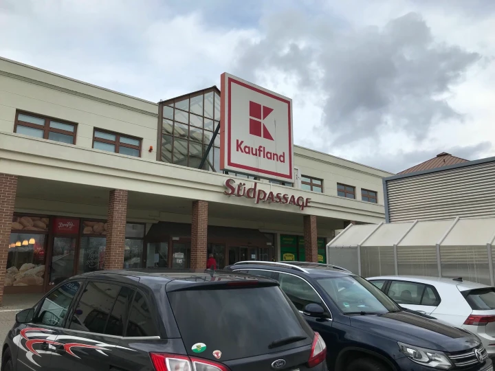 Wegen räuberischer Erpressung im Kaufland vor Gericht