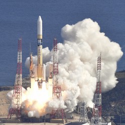 In this unrelated image taken from a Mainichi Shimbun helicopter, an Ibuki 2 satellite is seen being launched with an H2A Rocket from the Tanegashima Space Center in Kagoshima Prefecture on Oct. 29, 2018. (Mainichi)