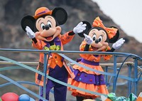 Mickey Mouse, left, and Minnie Mouse pose during the "Disney Halloween Greeting" show at Tokyo DisneySea in Urayasu, Chiba Prefecture, on Sept. 30, 2024. (Mainichi/Mimi Niimiya)  