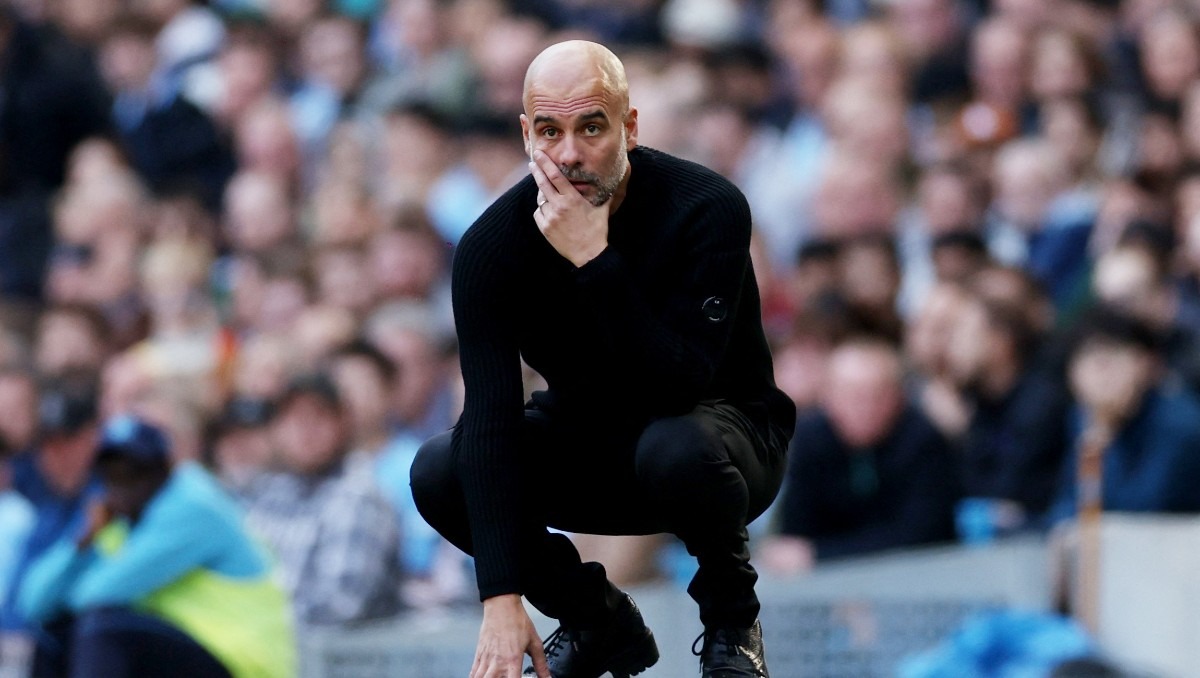 Aficionados del City ruegan a Pep Guardiola que se quede (Reuters)