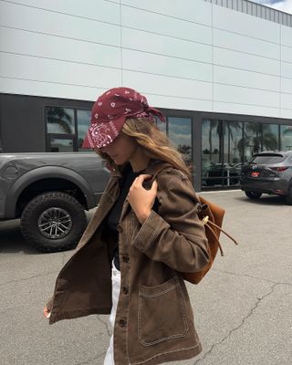 Stylish woman wearing a baseball cap.