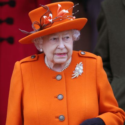 kings lynn, england december 25 queen elizabeth ii attends christmas day church service at church of st mary magdalene on december 25, 2017 in kings lynn, england photo by chris jacksongetty images