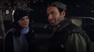 Lauren Graham and Scott Patterson as Lorelai and Luke in the snow in Season 1 of Gilmore Girls "Kiss And Tell" 