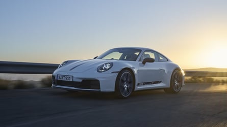 Porsche confirma novos 911 T Coupé e Cabriolet com câmbio manual no Brasil