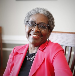 smiling black women wearing glasses