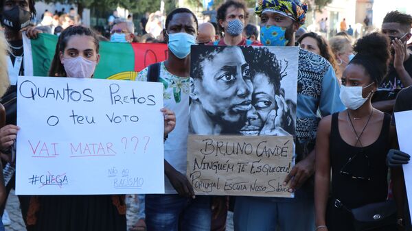 Manifestantes se reúnem em Lisboa em protesto pelo assassinato do ator guineense Bruno Candé - Sputnik Brasil