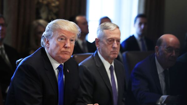 Donald Trump e Jim Mattis em 2017 - Sputnik Brasil