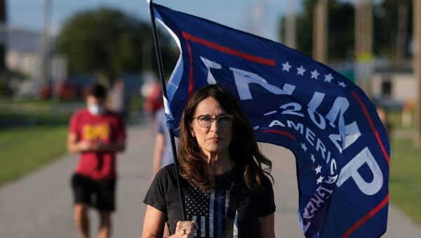 Apoiadora de Donald Trump durante comício na cidade de Sanford, Flórida, 12 de outubro de 2020  - Sputnik Brasil