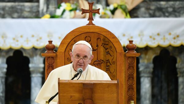 Papa Francisco faz oração na Igreja da Imaculada Conceição em Qaraqosh, Iraque, 7 de março de 2021 - Sputnik Brasil