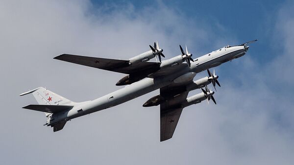 Bombardeiro antissubmarino russo Tu-142 - Sputnik Brasil