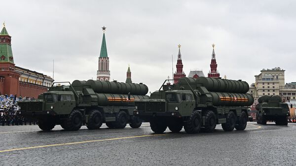 Sistemas de mísseis antiaéreos S-400 Triumph na Parada da Vitória em Moscou, Rússia, 9 de maio de 2021 - Sputnik Brasil