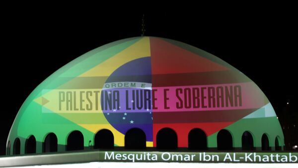 Mesquita Omar Ibn Al-Khatab, em Foz do Iguaçu, iluminada em apoio à Palestina no conflito contra Israel, 14 de maio de 2021  - Sputnik Brasil