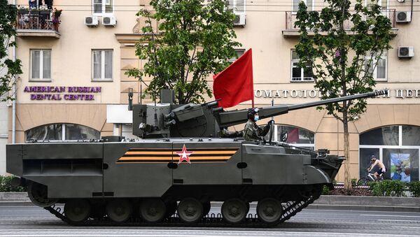 Sistema autopropulsado de artilharia antiaérea Derivatsiya-PVO, ou ZAK-57, se deslocando na véspera do desfile do 75º aniversário da Vitória na Grande Guerra pela Pátria (parte da Segunda Guerra Mundial, compreendida entre 22 de junho de 1941 e 9 de maio de 1945, e limitada às hostilidades entre a União Soviética e a Alemanha nazista e seus aliados), em Moscou, Rússia, 8 de maio de 2020 - Sputnik Brasil