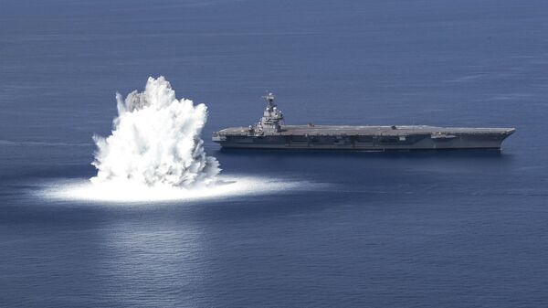 Porta-aviões USS Gerald R. Ford durante teste de resistência na costa leste dos EUA - Sputnik Brasil