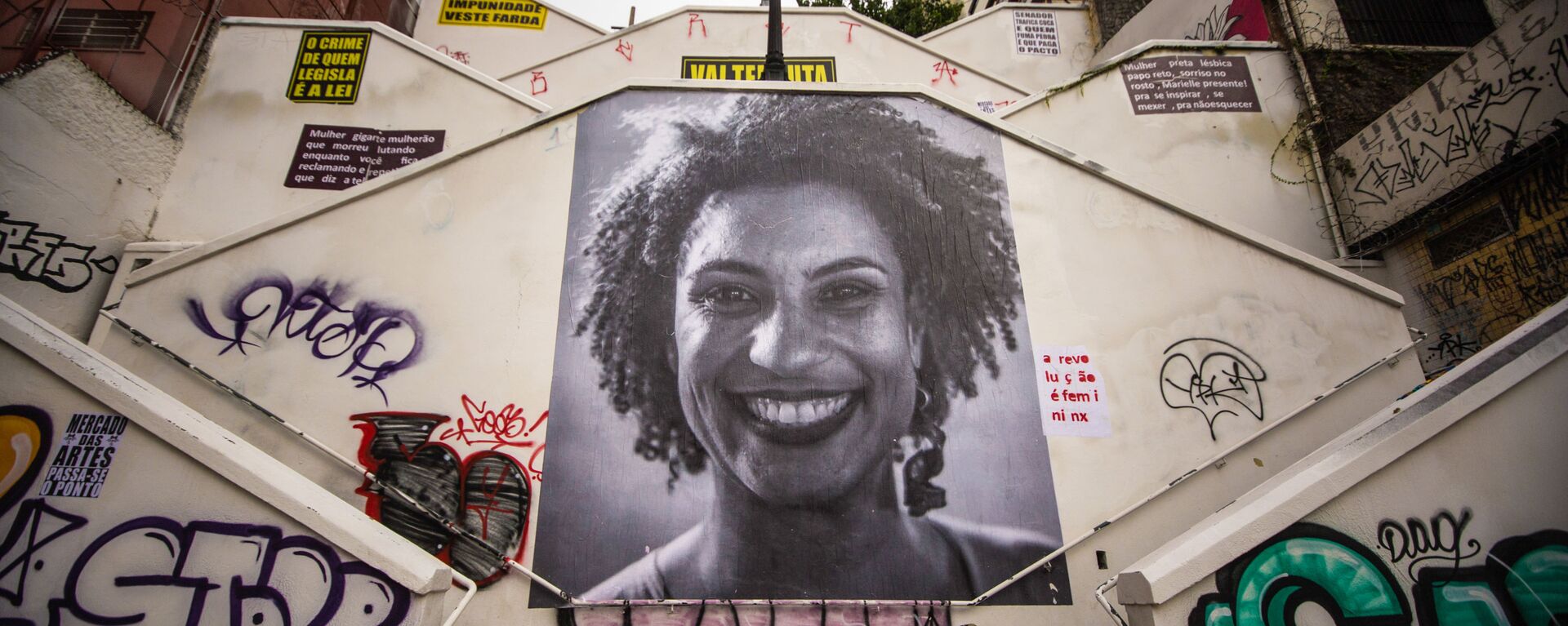 Homenagem no escadão da rua Cardeal Arco Verde, no bairro de Pinheiros, São Paulo, para a vereadora do Rio de Janeiro Marielle Franco,  assassinada em 2018 - Sputnik Brasil, 1920, 26.03.2024