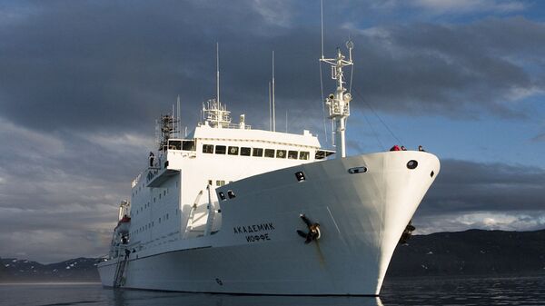 Navio de pesquisa russo Akademik Ioffe - Sputnik Brasil