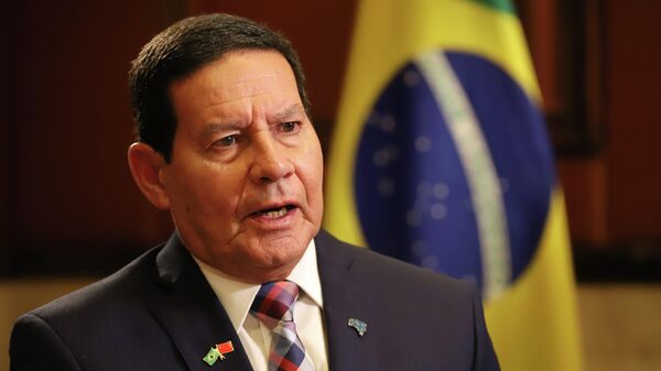 Hamilton Mourão, então vice-presidente da República, durante entrevista ao canal CGTN espanhol (foto de arquivo) - Sputnik Brasil