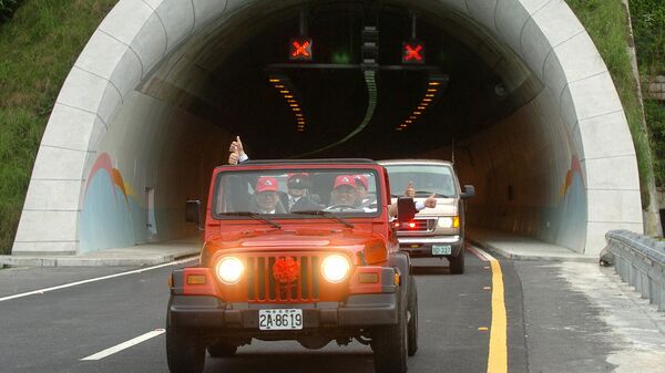 Saída do túnel Hsuehshan, de 12,9 quilômetros de extensão, em Taiwan - Sputnik Brasil