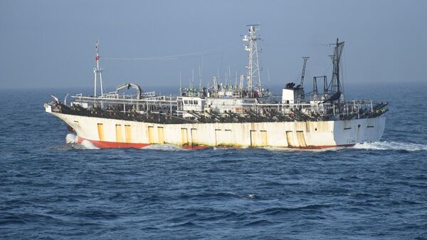 Guarda Costeira Argentina mostrando o barco de pesca com bandeira chinesa Jing Yuan 626 (foto de arquivo) - Sputnik Brasil