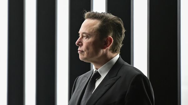 Elon Musk, CEO da Tesla, participa da inauguração da fábrica da Tesla Berlin Brandenburg em Gruenheide, na Alemanha, em 22 de março de 2022 - Sputnik Brasil