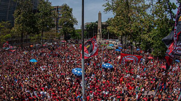 Torcedores do Flamengo celebram títulos da Copa Libertadores e da Copa do Brasil conquistados na temporada de 2022, Rio de Janeiro, 13 de novembro de 2022 - Sputnik Brasil