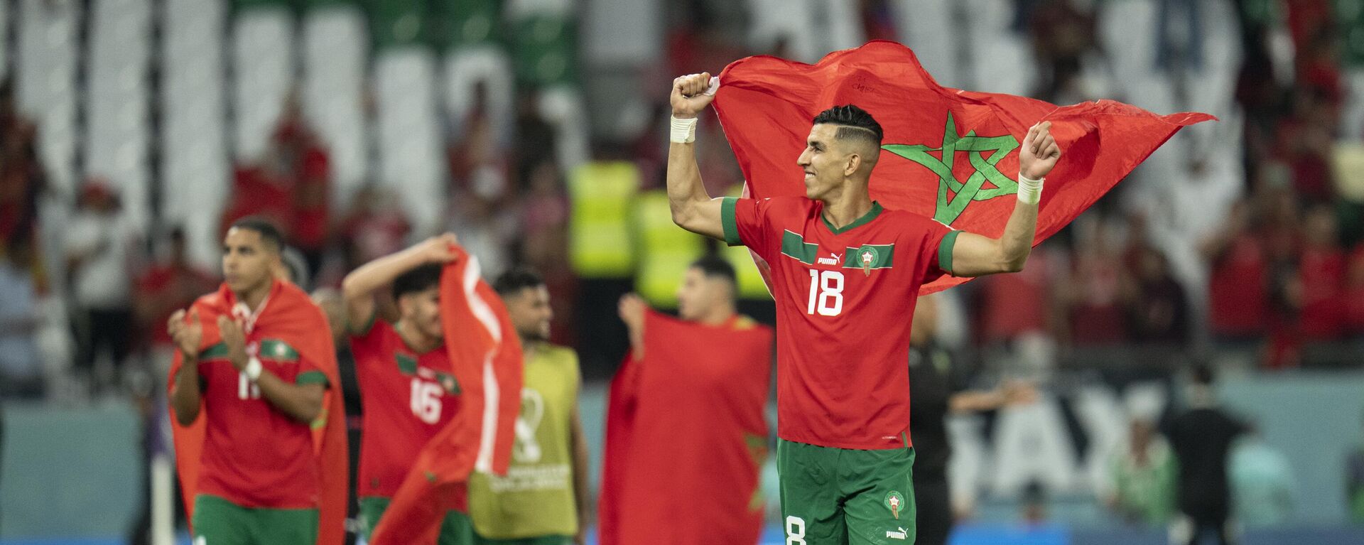 O jogador Jawad El Yamiq, do Marrocos, comemora com companheiros de equipe após a partida das oitavas de final da Copa do Mundo do Catar, em 6 de dezembro de 2022 (foto de arquivo) - Sputnik Brasil, 1920, 13.12.2022