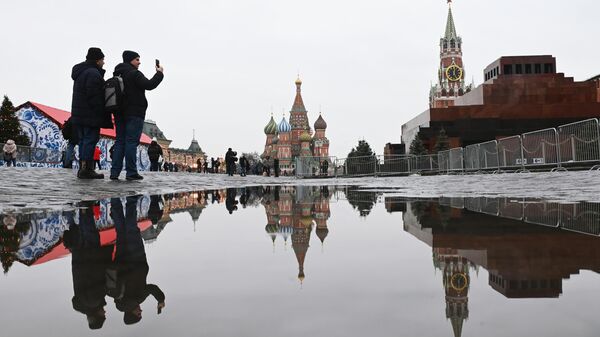 Pessoas se fotografando na Praça Vermelha, em Moscou, Rússia, 20 de janeiro de 2023 - Sputnik Brasil