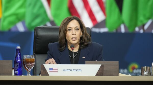 A vice-presidente Kamala Harris fala em um almoço de trabalho durante a Cúpula de Líderes da África dos EUA no Centro de Convenções Walter E. Washington em Washington, 15 de dezembro de 2022 - Sputnik Brasil