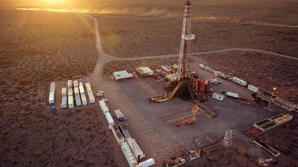 Campo de petróleo e gás em Vaca Muerta, na Argentina (foto de arquivo) - Sputnik Brasil