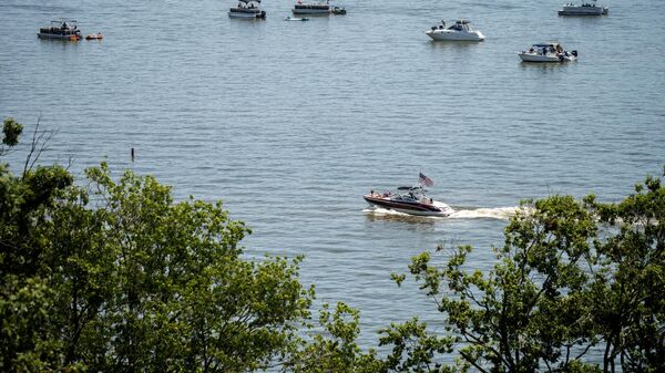 Embarcações navegam pelo rio Potomac, nos EUA - Sputnik Brasil