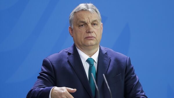 O primeiro-ministro da Hungria, Viktor Orbán, durante uma declaração conjunta com a chanceler alemã, Angela Merkel, antes de uma reunião na chancelaria em Berlim, Alemanha, 10 de fevereiro de 2020 - Sputnik Brasil