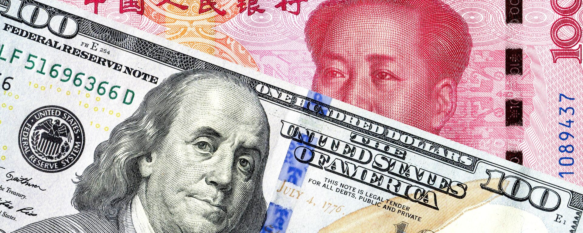 Cédula de dólar e yuan (foto ilustrativa) - Sputnik Brasil, 1920, 19.12.2023