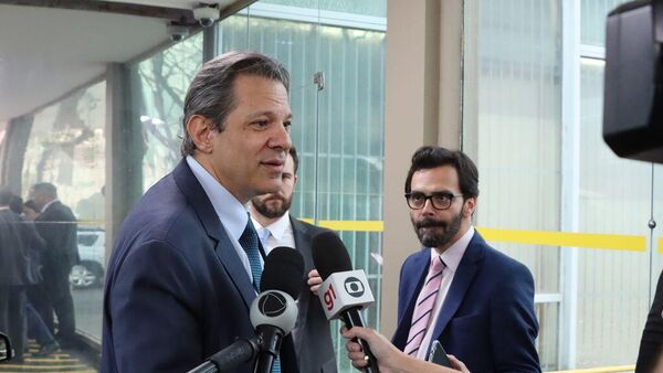 Ministro da Fazenda, Fernando Haddad fala à imprensa na chegada ao ministério. Brasília (DF), 29 de agosto de 2023 - Sputnik Brasil