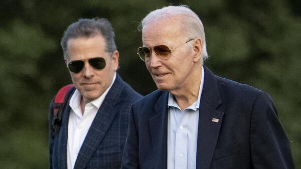 O presidente Joe Biden e seu filho Hunter Biden chegam ao Fort McNair. Washington, D.C., 25 de junho de 2023 - Sputnik Brasil