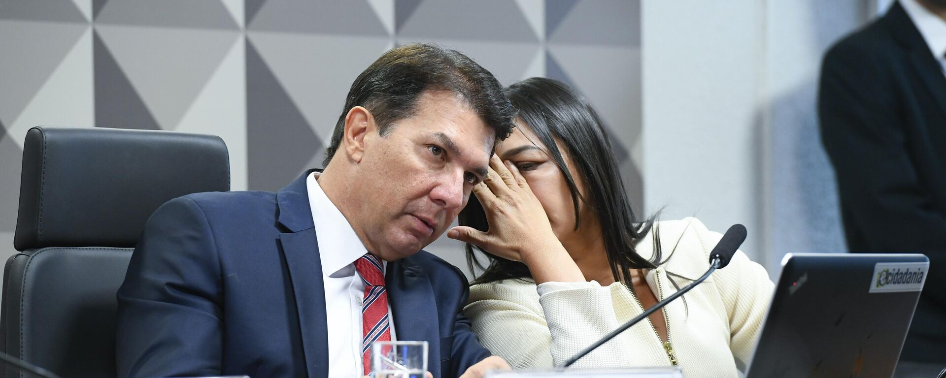 Comissão Parlamentar Mista de Inquérito dos Atos de 8 de Janeiro de 2023 deputado Arthur Oliveira Maia (União-BA);
relatora da CPMI do 8 de Janeiro, senadora Eliziane Gama (PSD-MA) - Sputnik Brasil, 1920, 04.10.2023