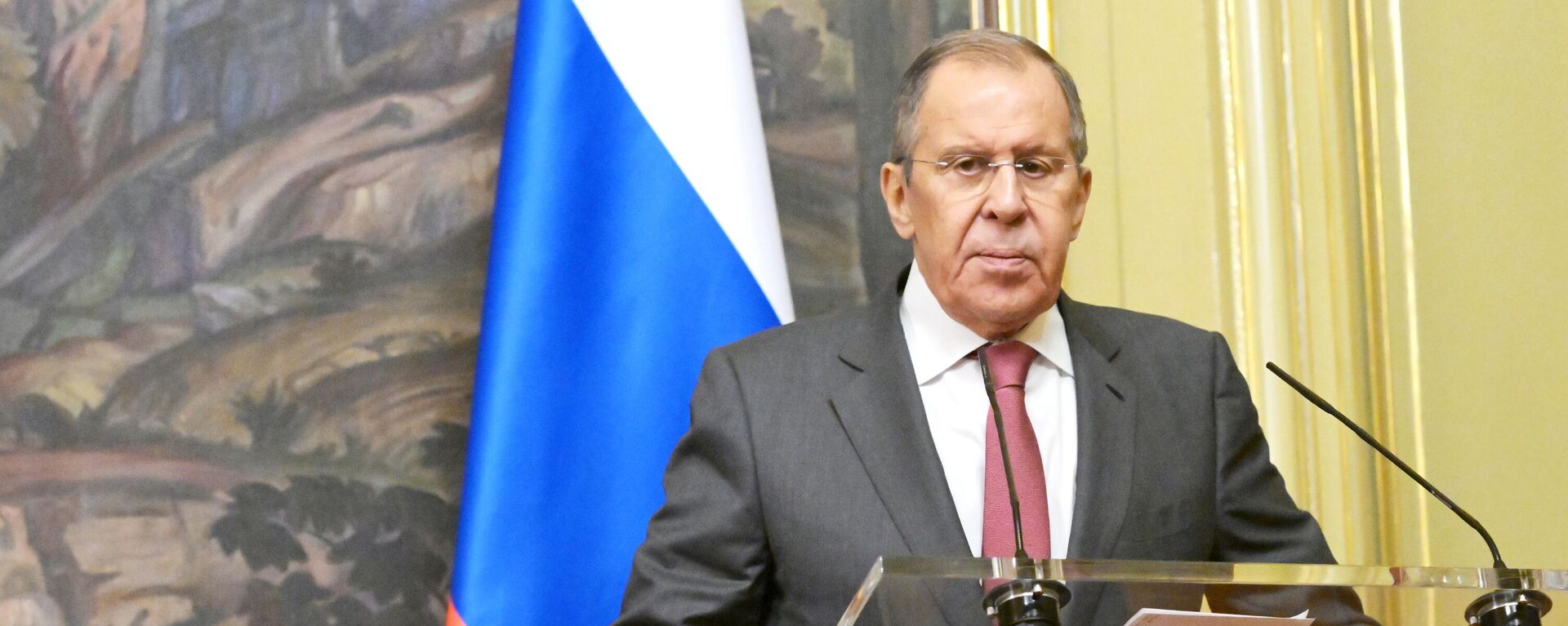 O ministro das Relações Exteriores da Rússia, Sergei Lavrov, durante uma coletiva de imprensa após uma reunião com o secretário-geral da Liga Árabe, Ahmed Aboul Gheit, em Moscou, em 9 de outubro de 2023 - Sputnik Brasil, 1920, 20.10.2023